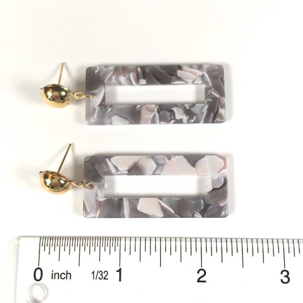 Gray Geometric Tortoise Shell Dangle Earrings - Picture 4 of 4
